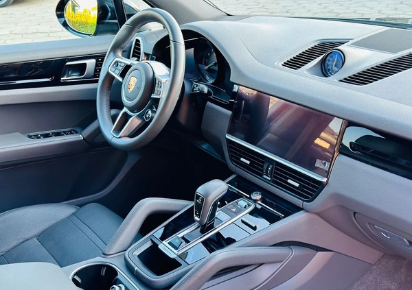 Porsche Cayenne cena 280000 przebieg: 140000, rok produkcji 2018 z Olesno małe 232
